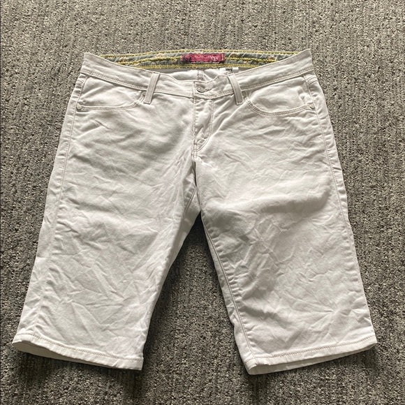 Levi's White Denim Bermuda Shorts Knee-Length - Picture 1 of 5